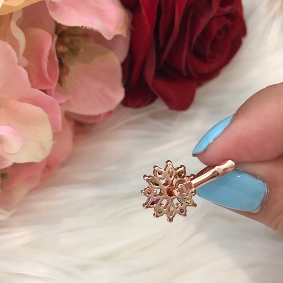 🌸 Rose Gold Multicolor Flower Earrings - Picture 5 of 7